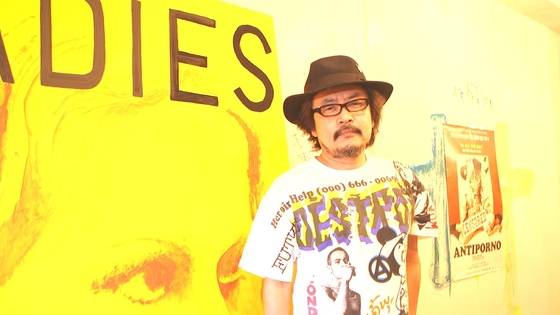 소노 시온 감독, 로망포르노영화 '안티포르노' 촬영 세트에서 [사진 오렌지옐로하임]