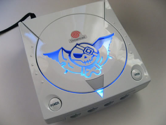 각인 센스가 돋보이는 드림캐스트 케이스 개조