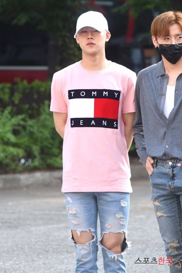 KBS 2TV '뮤직뱅크' 리허설 참석을 위해 출근하고 있는 몬스타엑스 주헌. 사진=장동규 기자 jk31@hankooki.com