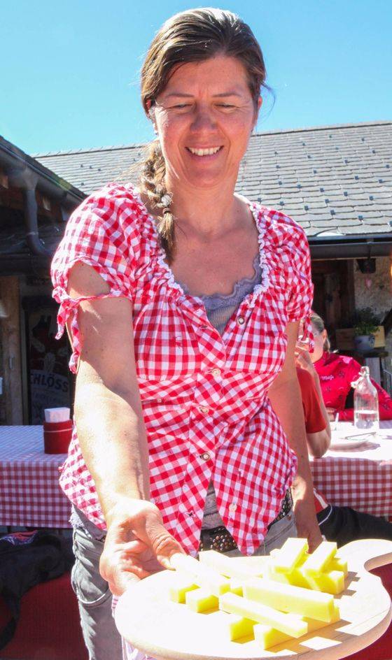 목장에 딸린 카페에서 맛본 치즈. 2016년 9월에 만들어 아홉 달 숙성했다.