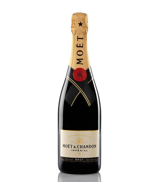 모엣 샹동은 훌륭한 맛 뿐만 아니라 멋진 병 디자인으로도 유명하다. 금박과 흰색 라벨, 검정과 빨강이 뒤섞여 호화로운 분위기를 자아낸다. /사진=모엣 샹동 공식 홈페이지 캡처