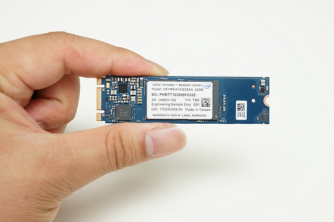 인텔 옵테인 메모리.