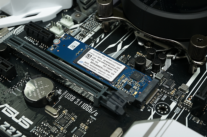 인텔 옵테인 메모리.