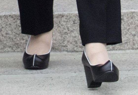 문재인 대통령 부인 김정숙 여사가 직접 아이디어를 낸 것으로 알려진 버선코 구두. [연합뉴스]