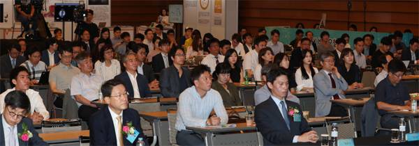 지난달 30일 대한상공회의소에서 열린 `2017 MK바이오헬스 스타오디션&창업 페스티벌`에서 바이오벤처 종사자, 투자자, 예비 창업자 등 참가자들이 기조연설 강연을 귀 기울여 듣고 있다. [김재훈 기자]