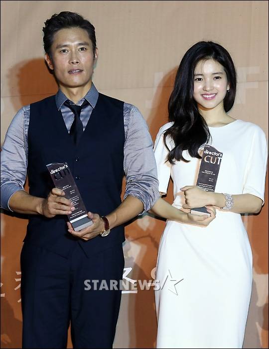 지난해 디렉터스 컷 어워즈에서 만난 이병헌(왼쪽)과 김태리/사진=스타뉴스