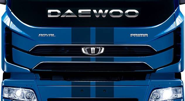 2017년형 프리마 하이돔 모델에 장착된 타타대우상용차 신규 엠블럼.