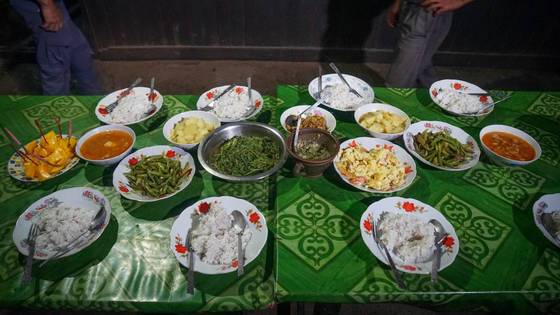 트레킹도 식후경! 현지인이 차려준 밥상.