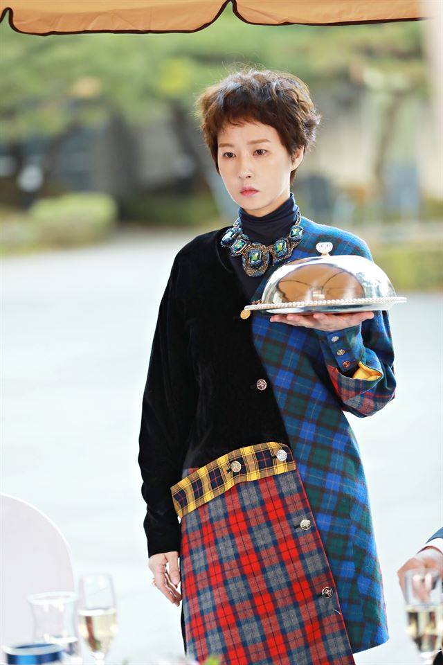 김선아는 JTBC 금토극 ‘품위있는 그녀’에서 박복자 역을 연기하고 있다. JTBC 제공