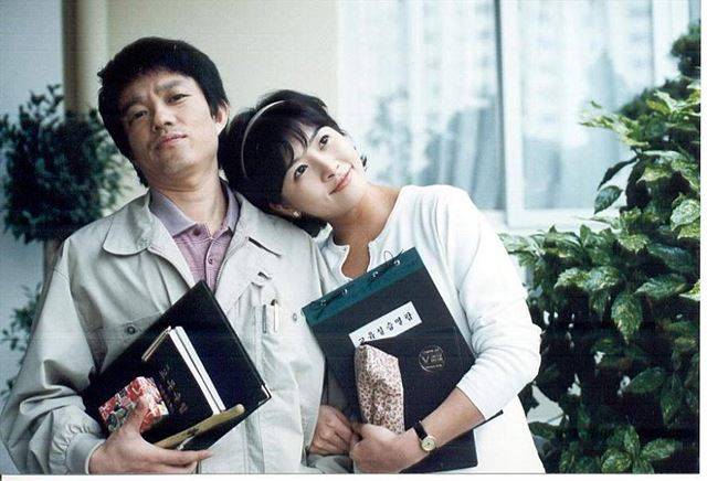 이범수(왼쪽)와 김선아는 영화 ‘몽정기’에서 선생님과 교생으로 출연한다. 한국일보 자료사진