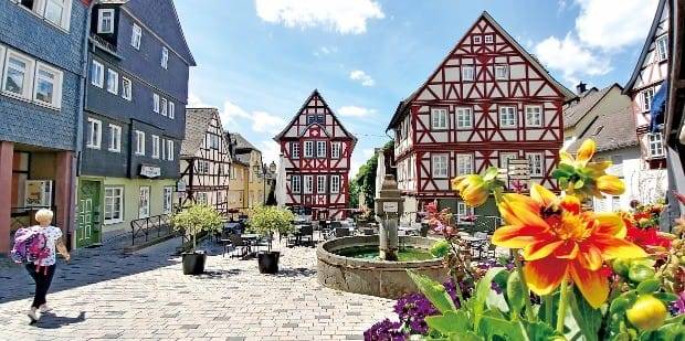 독일의 대문호 괴테가 쓴 <젊은 베르테르의 슬픔>의 배경지인 베츨라 마을은 고풍스럽고 우아하다.