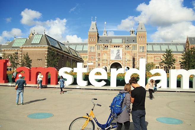 암스테르담의 슬로건 'I amsterdam' 조형물