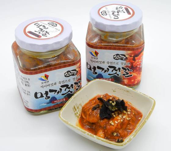 석이원의 석이멍게젓갈 포장판매 제품. 밥에 계절나물 몇 가지 넣고 들기름 쳐서 젓갈 올려 비비면 멍게비빔밥이 된다. [사진 석이원]