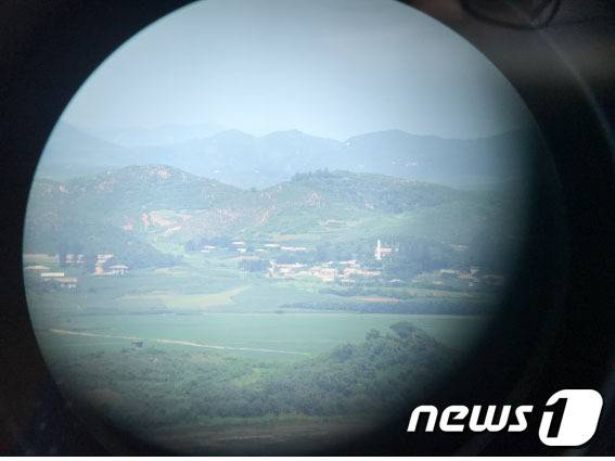 파주 오두산전망대에서 바라본 북한 마을 /사진제공=오두산전망대 © News1