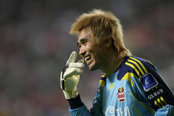 전성기시절은 물론 지금도 와일드한 '울프컷'을 고수하는 축구선수 김병지. 그에게는 트레이드 마크와 같다. [사진 중앙포토]