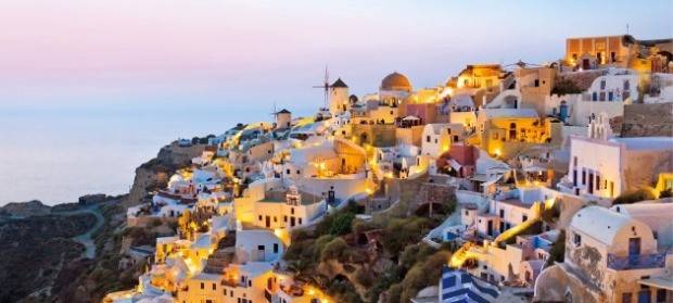 석양에 물든 그리스 산토리니섬 이아마을