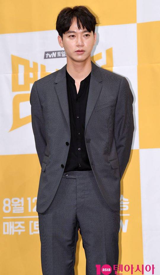 배우 유민규가 1일 오후 서울 강남구 논현동 임피리얼 팰리스 호텔에서 열린 tvN 새 토일드라마 ‘명불허전’ (연출 홍종찬, 극본 김은희) 제작발표회에 참석하고 있다.