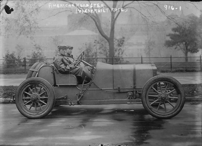 20세기 초 미국 밴더빌트 컵 레이스에 등장한 로드스터