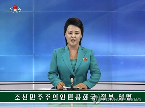 (서울=연합뉴스) 북한은 7일 정부 성명을 통해 유엔 안전보장이사회의 대북제재 결의를 전면 배격한다면서 미국에 천백 배로 결산하겠다고 위협했다. 사진은 북한 조선중앙TV 아나운서가 정부 성명을 발표하는 모습. 2017.8.7       [국내에서만 사용가능. 재배포 금지. For Use Only in the Republic of Korea. No Redistribution]  nkphoto@yna.co.kr