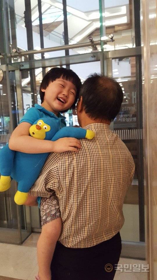 할아버지와 봉구만 있으면 엄마 없어도된다는 무심한 딸.
