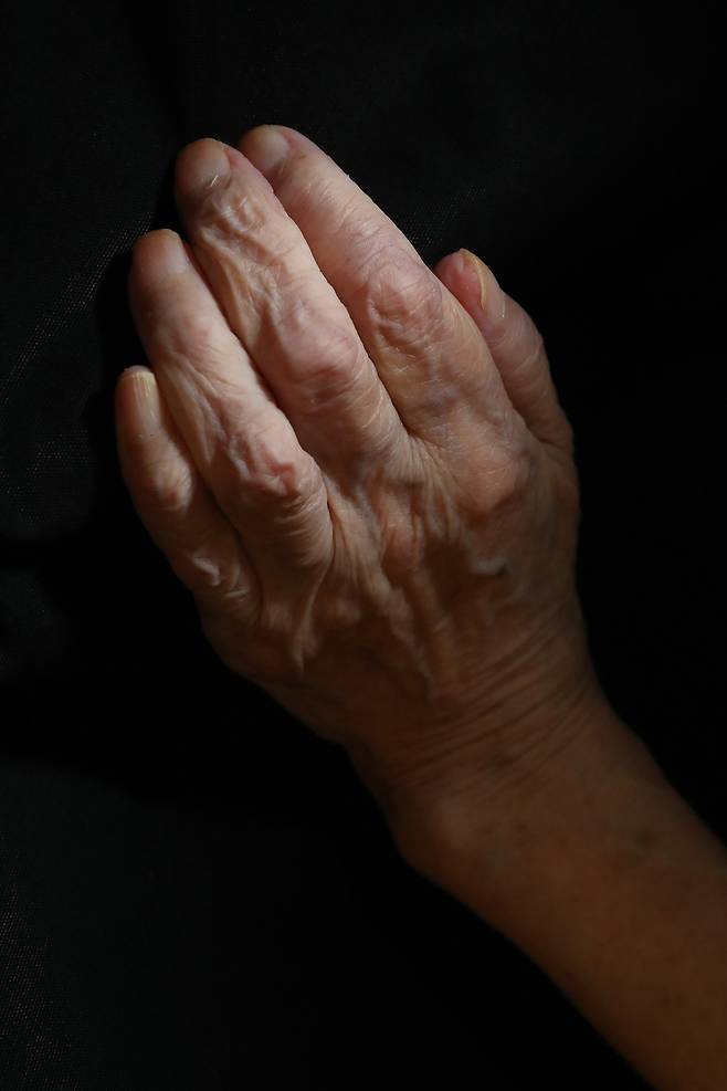 충북 청주가 고향인 이아무개 할머니는 1943년 중국 위안소로 끌려간 전쟁이 끝날 무렵까지 고초를 겪었다. 중국인 남편과 사별한 뒤 2012년에 이르러서야 대한민국 국적을 회복해 귀국했지만 친척 등 국내 연고를 찾지 못해 경기도 용인의 요양원에서 홀로 지내고 있다. 어릴 때 가족들이 부른 할머니의 애칭은 ‘복순’이었다.