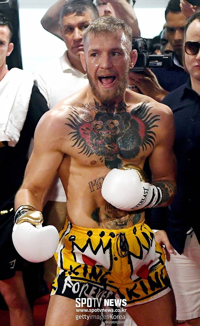 ▲ 글러브가 작아지면 코너 맥그리거의 승리 가능성은 높아진다?!