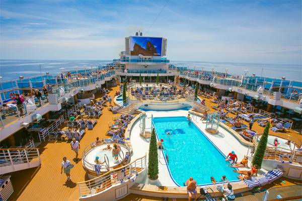 선상에서 즐기는 다채로운 엔터테인먼트