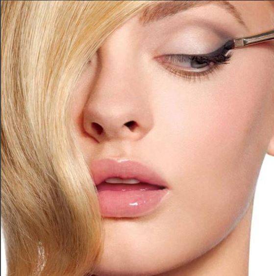 재미 동포 여성들의 화장은 아이라인의 눈꼬리를 올리는 것이 특징이다. [사진 Cloutier Remix]