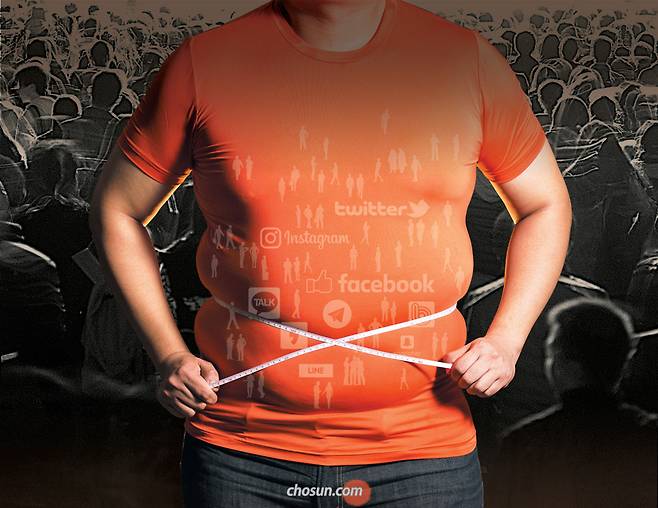 비대해진 아랫배처럼 태만하게 몸집을 불린 친구 관계를 굽어본다. 이 군살들은 아름답지 않고 때로 정신 건강까지 해친다는 점에서 점검이 시급한 살이다. 무게를 달아본다. 기름기 싹 걷어내고, 내 진짜 친구는 모두 몇 ㎏이 나가는지./이경호 영상미디어 기자