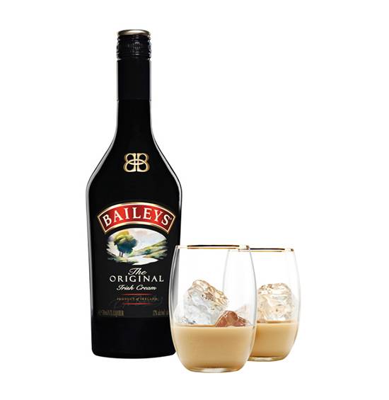 베일리스 병과 잔에 따른 베일리스 원액. 보통 칵테일로 마시지만, 스트레이트나 온더락으로도 베일리스의 독특한 매력을 느낄 수 있다. /사진=베일리스 홈페이지 캡처