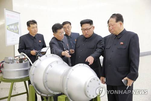 (평양 조선중앙통신=연합뉴스) 북한 김정은 노동당 위원장이 '핵무기 병기화 사업'을 현지지도했다고 조선중앙통신이 3일 보도했다. 2017.9.3  [국내에서만 사용가능. 재배포 금지. For Use Only in the Republic of Korea. No Redistribution]      photo@yna.co.kr