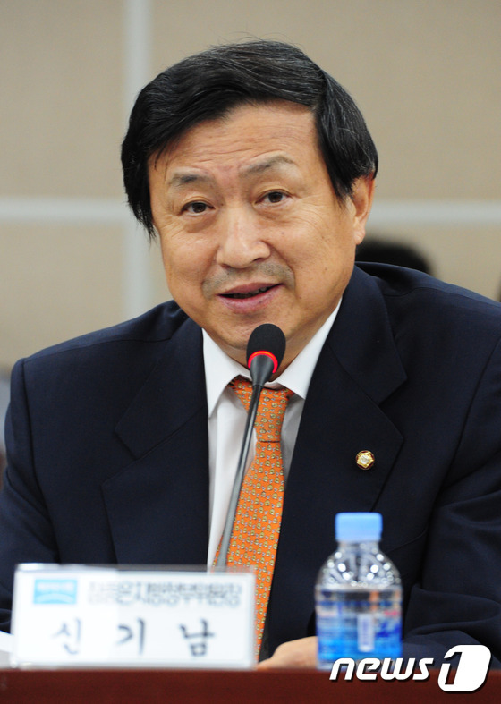 신기남 새정치민주연합 의원. 뉴스1 © News1 김대웅 기자