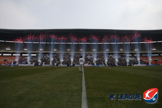 서울 이랜드의 개막전 모습. 프로축구연맹 제공