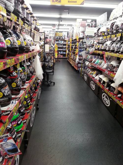 광활(?)한 매장의 아주 일부분입니다