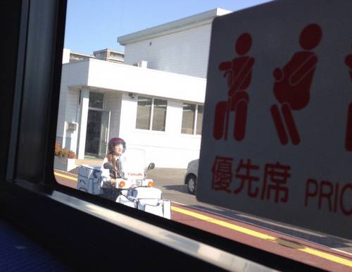 야쿠르트 배달은 스쿠터가 제격