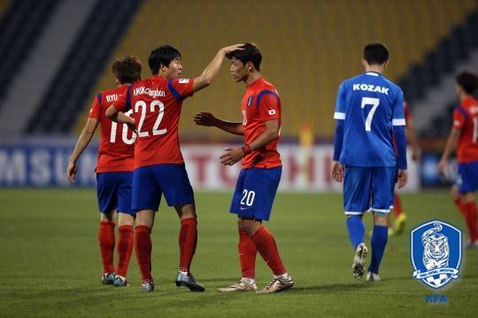 지난 14일(한국시각) 카타르 도하에서 2016 아시아축구연맹(AFC) 23세 이하(U-23) 챔피언십 겸 2016 리우데자네이루 올림픽 아시아지역 최종예선 C조 조별리그 1차전 우즈베키스탄과의 경기하는 모습. 사진ⓒ대한축구협회