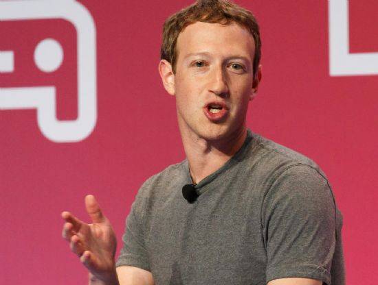 마크 저커버그 페이스북 최고경영자(CEO)가 모바일월드콩그레스(MWC) 2016에서 기조연설을 하고 있다. (사진=씨넷)