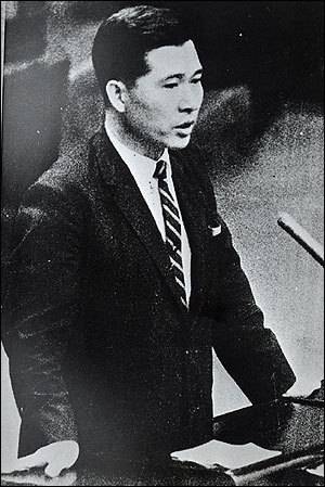 의사진행 발언을 하고 있는 김대중 전 대통령(사진=위키피디아)