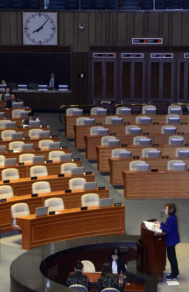 의사진행 발언을 하고 있는 은수미 더민주 의원