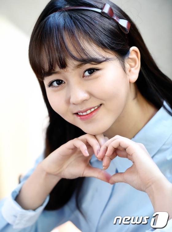 배우 김소현이 최근 서울 종로구 삼청동의 한 카페에서 진행된 인터뷰에서 앞으로 "오래 함께 할 수 있는 배우가 되고 싶다"고 바람을 드러냈다. © News1star / 권현진 기자