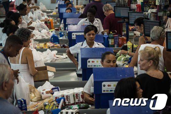 브라질 리우데자네이루의 한 수퍼마켓 © AFP=뉴스1