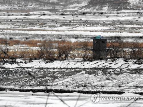 적막함 감도는 북한 (훈춘<중국 지린성>=연합뉴스) 김도훈 기자 = 유엔 안보리 대북제재 결의 후 첫 주말 중국 지린성 훈춘 취안허 통상구 인근에서 바라본 북한 나선시 원정리 일대에 적막감이 흐르고 있다. 2016.3.6 superdoo82@yna.co.kr