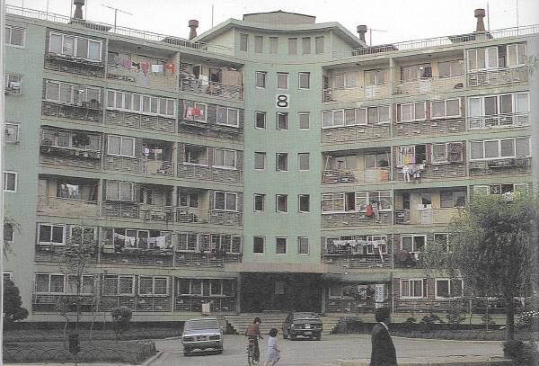 2 국내 최초의 대단위 단지형 아파트였던 서울 마포아파트 전경. 정기용, <서울이야기>