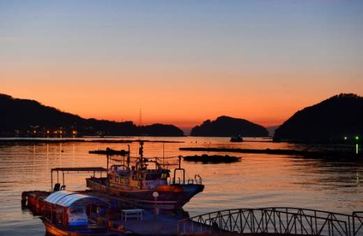해질녘 통영항 풍경.