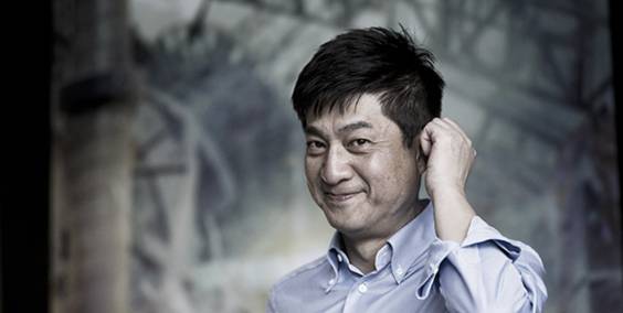부드러운 곰의 표정에 대호의 기운을 지닌 김우택./사진=김지호 기자