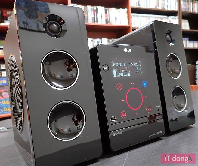 전원을 켜면 터치형 조작 버튼이 표시된다