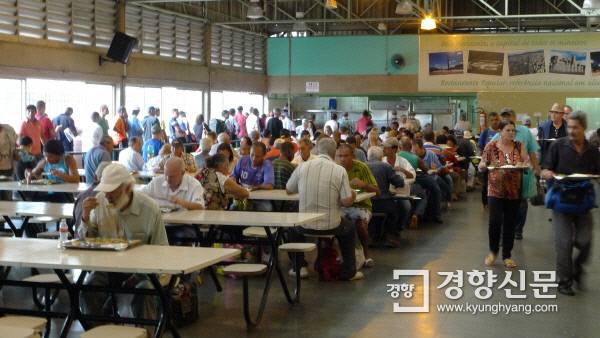 벨루오리존치 센트로에 있는 민중식당에서 시민들이 점심을 먹고 있다. 벨루오리존치(브라질)| 정희완 기자 roses@kyunghyang.com