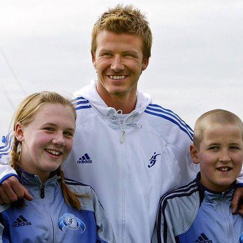 토트넘 해리캐인(맨 오른쪽)이 지난 2005년 데이비드 베컴과 찍은 사진을 29일 공개했다. 왼쪽은 해리캐인의 죽마고우이자 현 여자친구인 케이트 굿랜드. <<출처 해리캐인 인스타그램>>