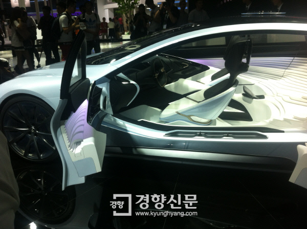 중국 러에코의 전기차 콘셉트 모델 ‘러시(LeSEE)’의 내부 모습.