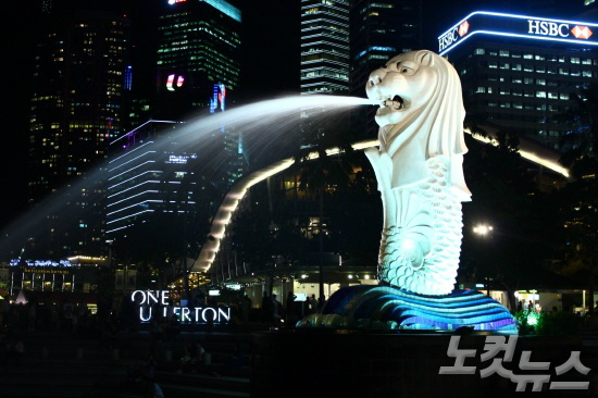 머라이언파크는 싱가포르의 야경을 만끽할 수 있는 장소다 (사진=김유정 기자)